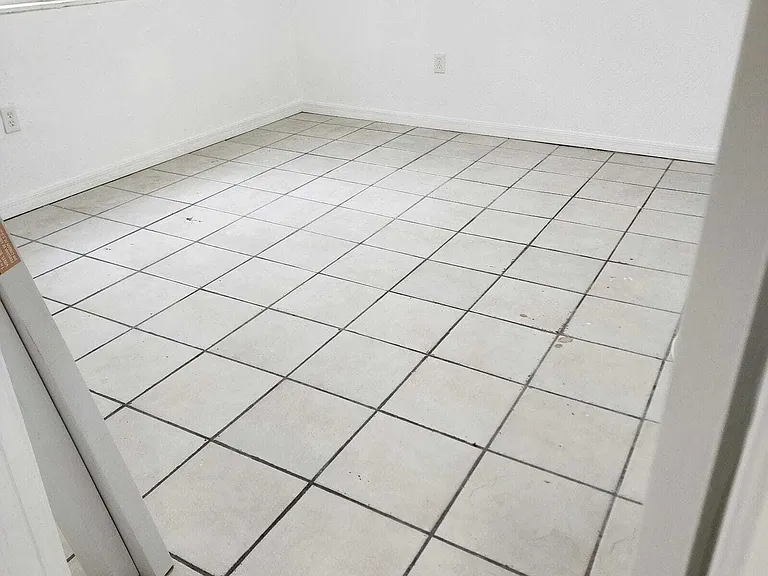 042-5814 NE 4th Ct — Photo 5