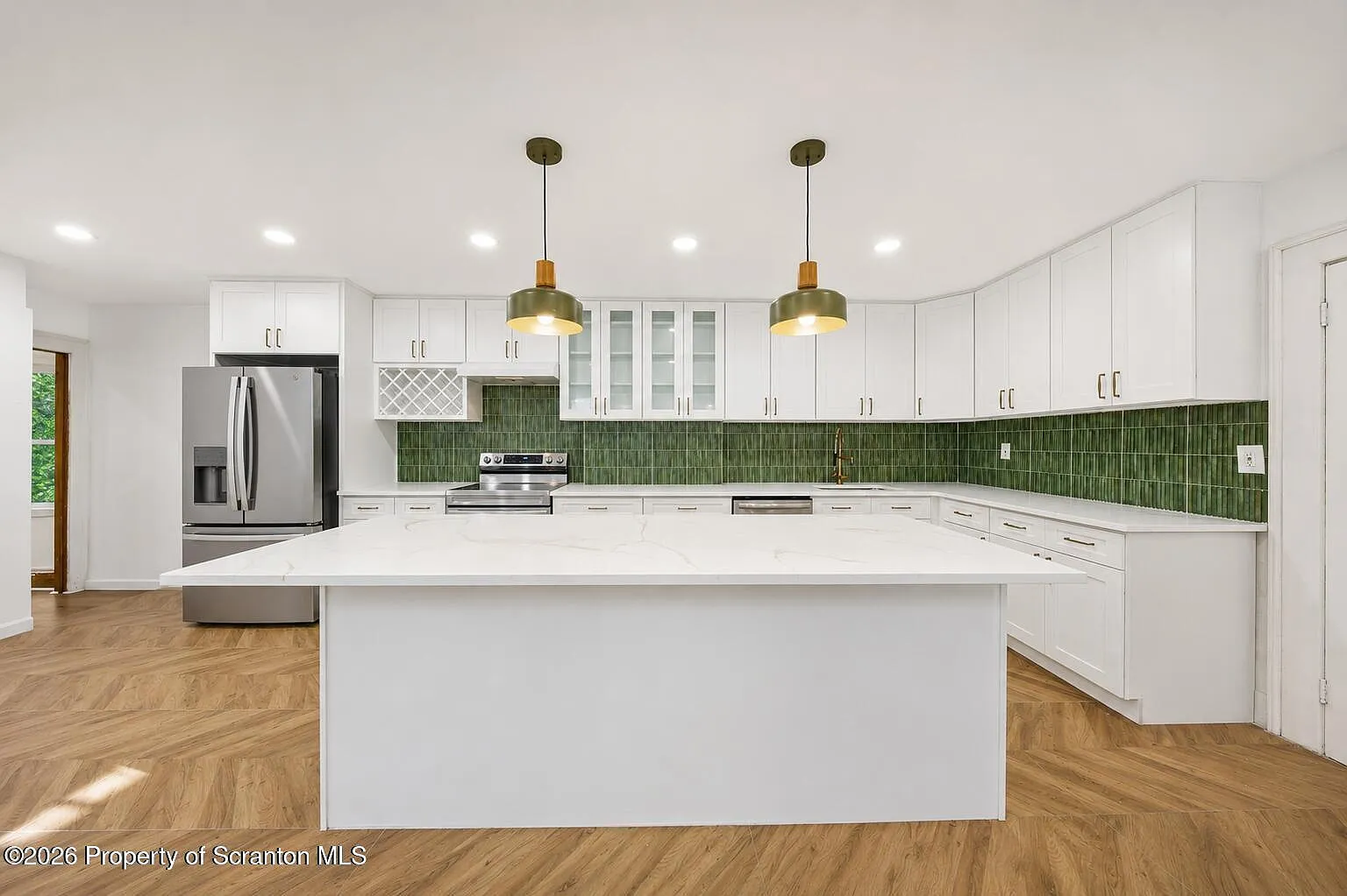 5 bed, 2.5 bath, 1800 sqft, $2,095 — Photo 3