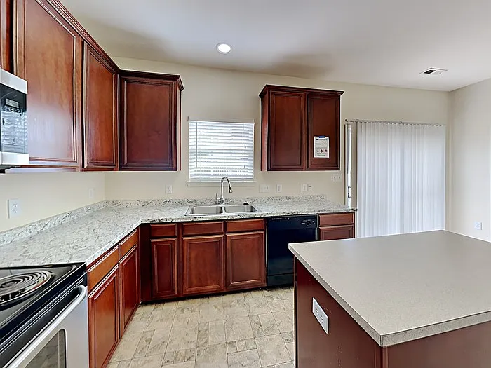 815 Reigate Rd — Photo 9