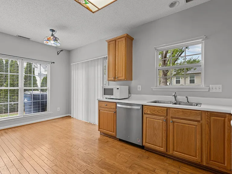 5316 Corinthian Way — Photo 12