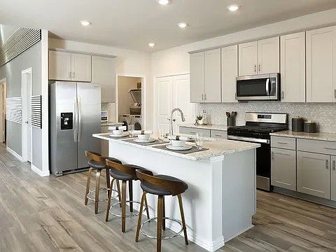 4th image of 617 Lullaby Ln