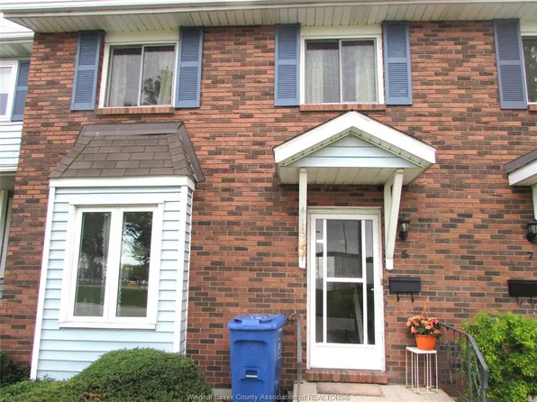 7 Cherry Ln #5, Leamington, ON N8H 5A4
