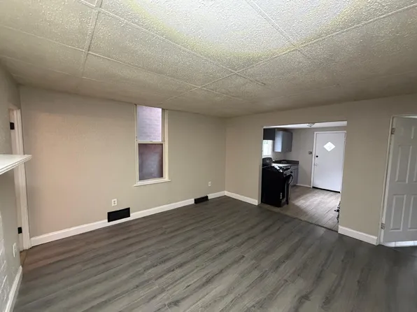 528 4th St Floor 1, Pitcairn, PA 15140