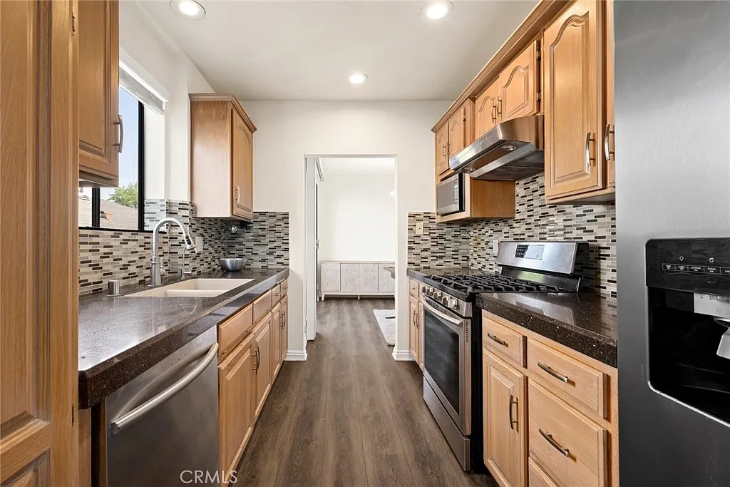 2 bed, 1435 sqft, $5,000 — Photo 2
