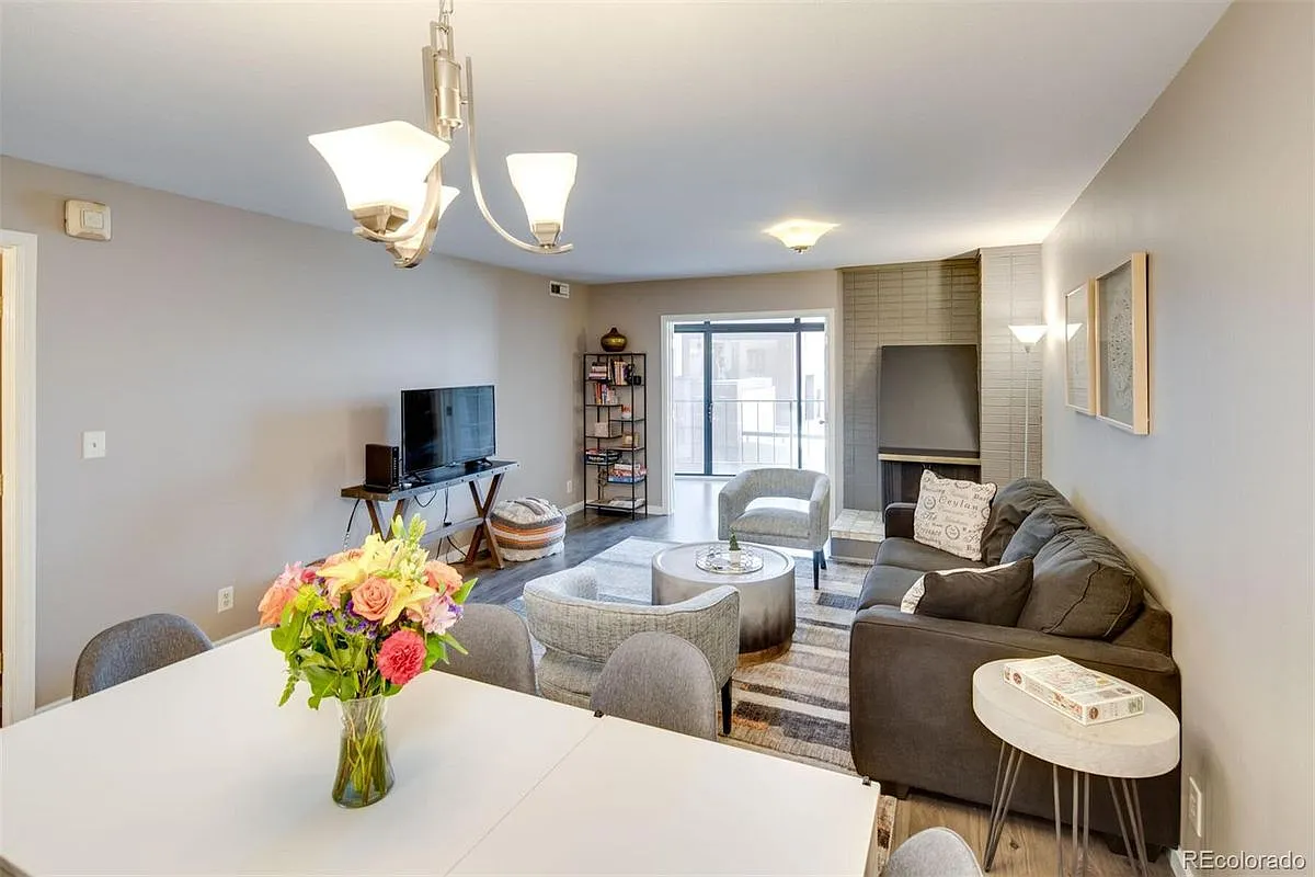2 bed, 1.0 bath, 1080 sqft, $3,200 — Photo 3