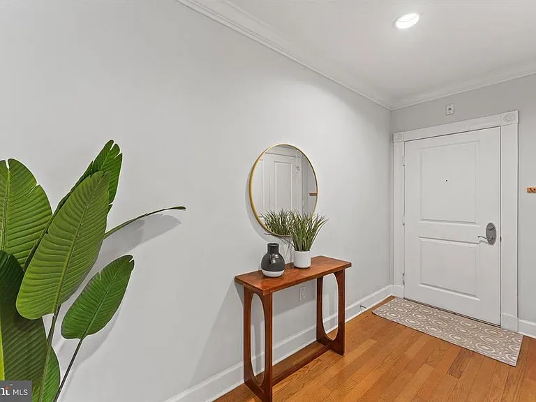 401 13th St NE #104 — Photo 3
