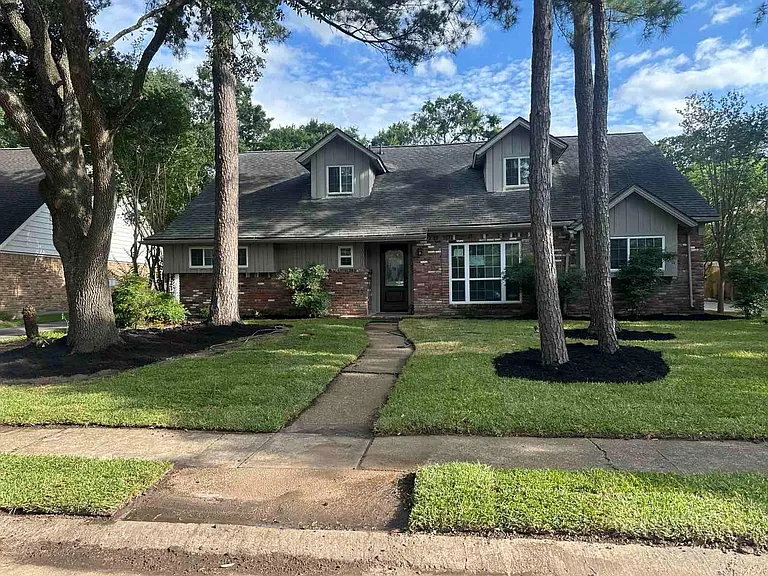 10615 Piping Rock Ln — Photo 1