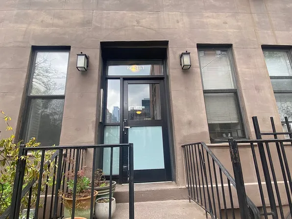 451 W 48th St APT 5E, New York, NY 10036