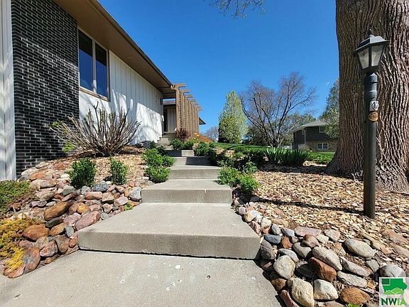 3rd image of 2701 Sunnyside Ct
