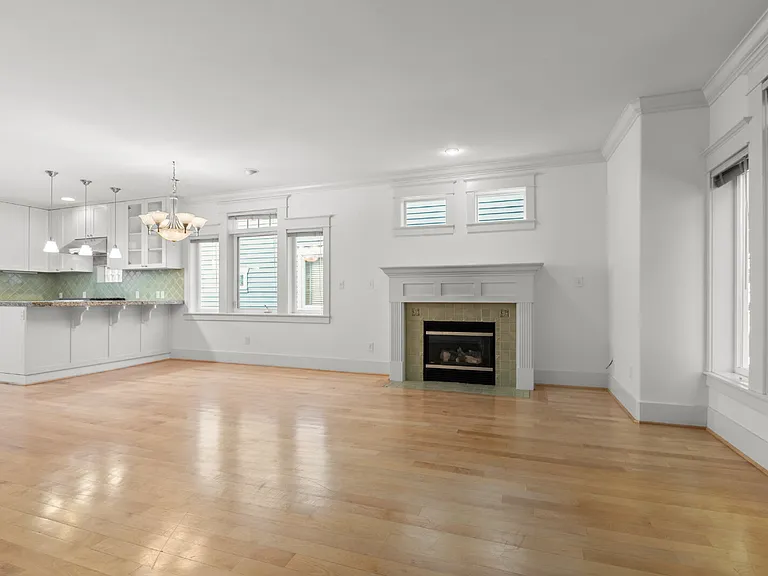 1133 10th Ave E #A — Photo 12