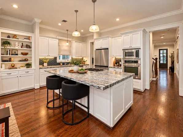 832 Nicholson St, Houston, TX 77007