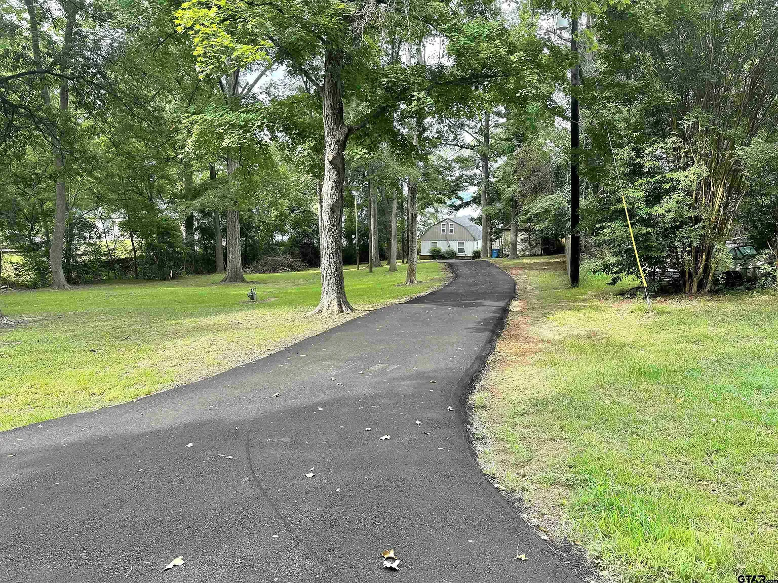 3 bed, 1.5 bath, 1336 sqft, $1,600 — Photo 2