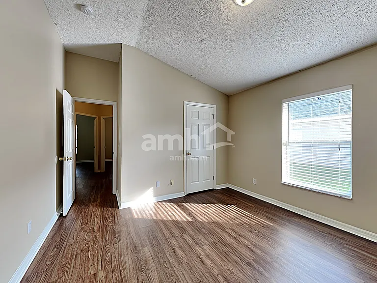 554 Sedgewood Cir — Photo 18