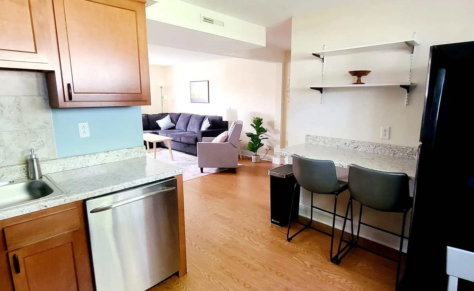 2 bed, 1.5 bath, 1100 sqft, $1,500 — Photo 1