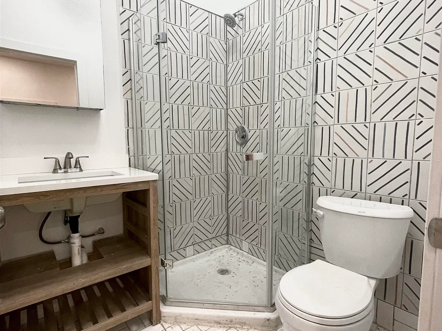 2 bed, 1.0 bath, $2,300 — Photo 2