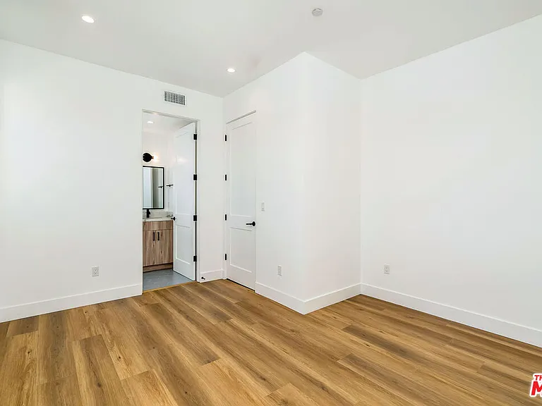 2204 1/2 Carmona Ave — Photo 24