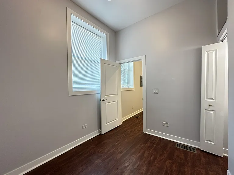 2944 W Montrose Ave #2 — Photo 18