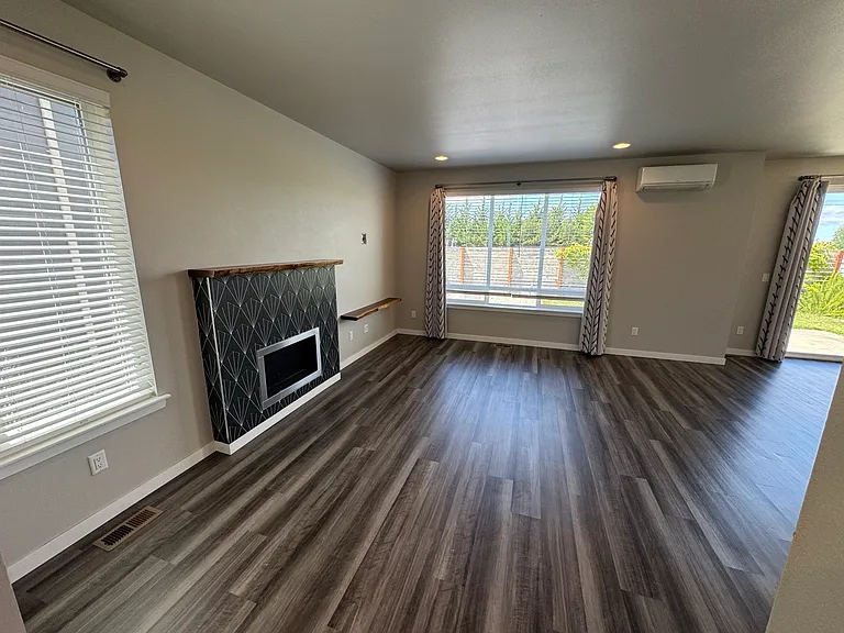 983 Sunseeker Ln — Photo 5