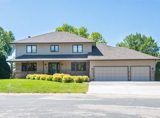 13274 Melody Ct, Eden Prairie, MN 55346