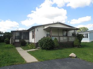 28876 Mapleleaf Dr, Flat Rock, MI 48134