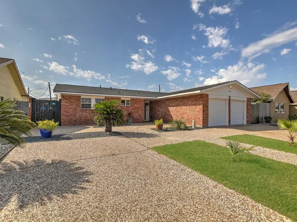 3415 80th St, Galveston, TX 77551