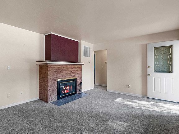 3rd image of 542 Clover Ln