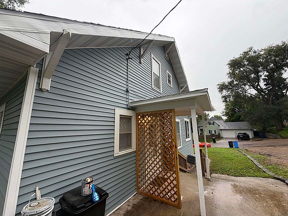 2nd image of 800 Dakota St