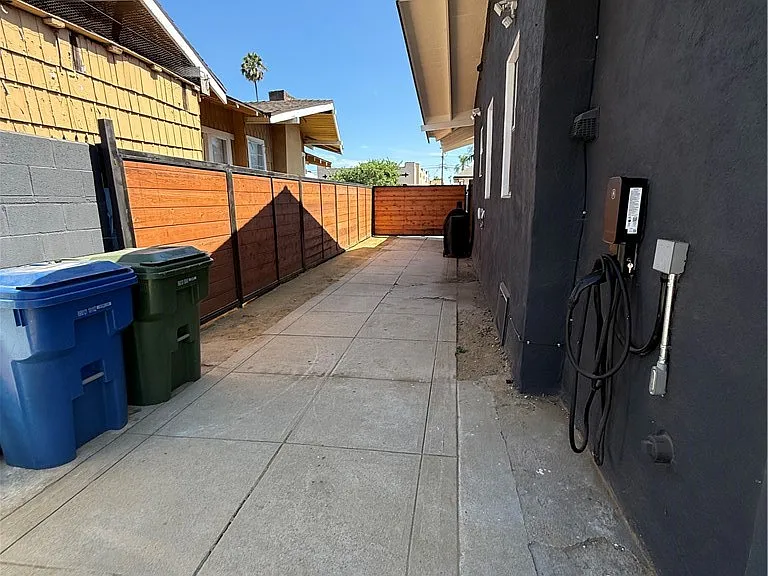 2255 W 29th St — Photo 25