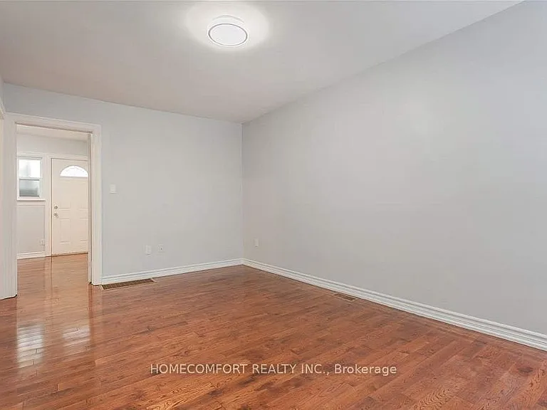 208 Manning Ave — Photo 4