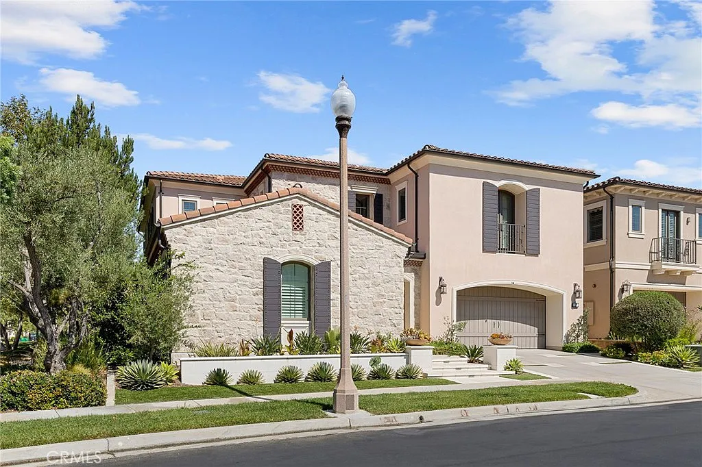 6 bed, 5.5 bath, 4790 sqft, $13,000 — Photo 2