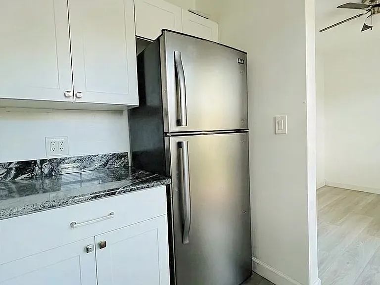 600 SW 16th Ave #1602 — Photo 4