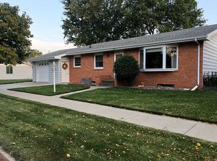 213 1st St SW, Hazen, ND 58545