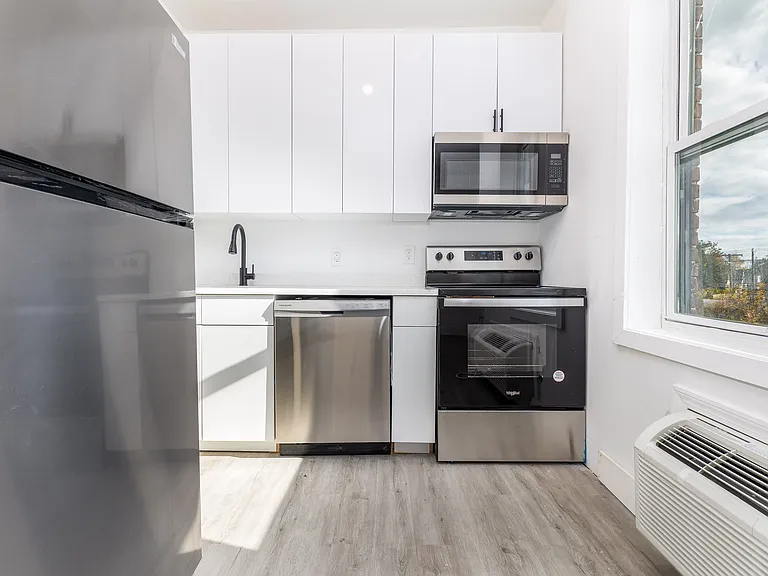 1252 Main St #2B — Photo 4