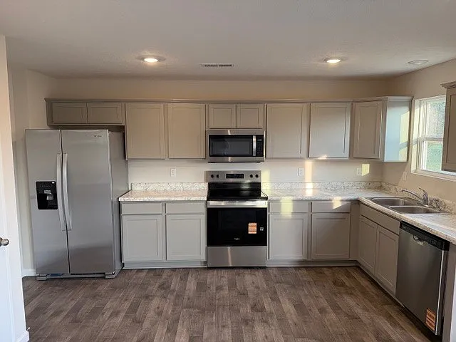 106 Lonny St — Photo 3