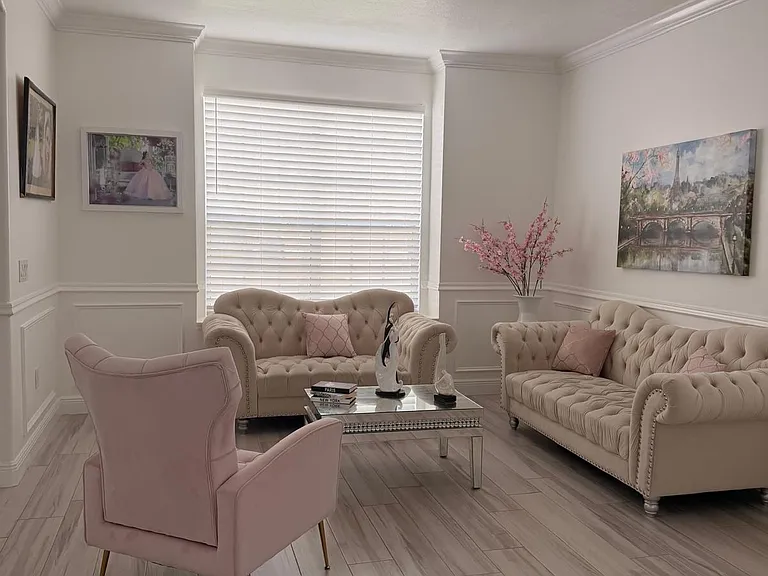 1908 Bridgeview Cir — Photo 3