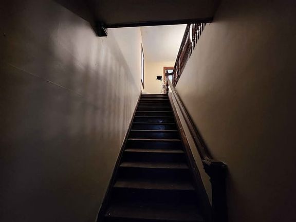 2nd image of 809 Walnut St #2
