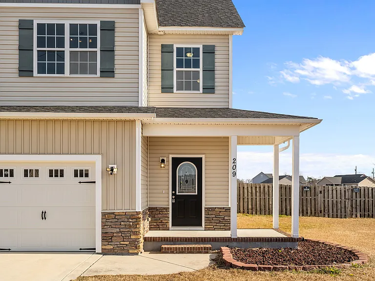 209 Trophy Ridge Dr — Photo 2