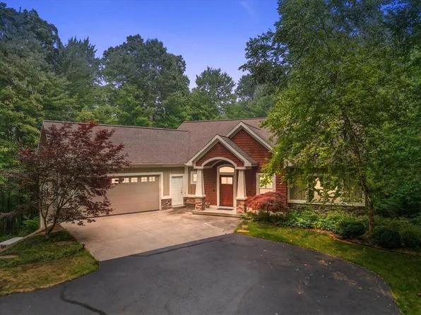 2066 Meek Dr NE, Belmont, MI 49306
