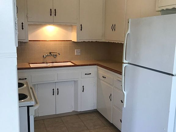 5th image of 2950 E Colorado St APT 3