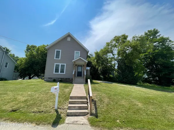 10 Treadway Street, Ticonderoga, NY 12883