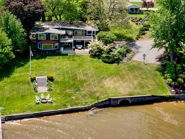 437 Graafschap Rd, Holland, MI 49423