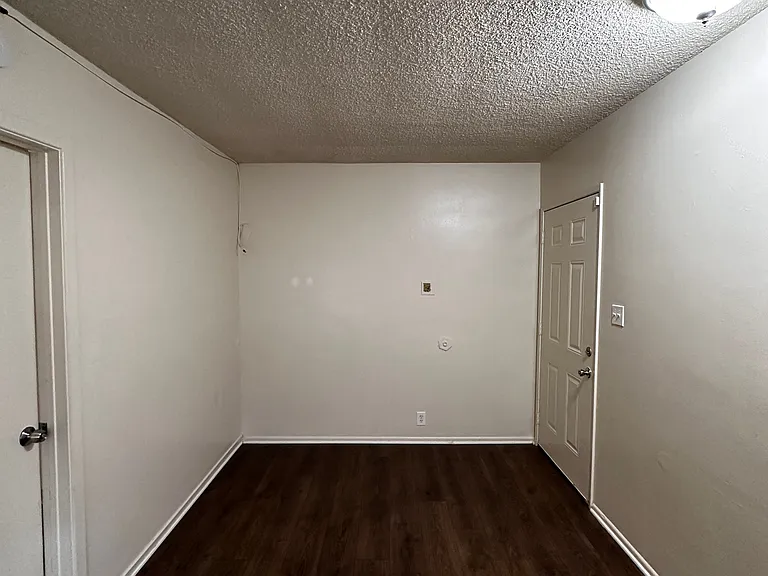 409 N Los Robles Ave #10 — Photo 6