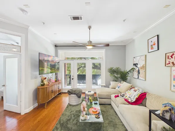 300 Saint Joseph Pkwy APT 114, Houston, TX 77002