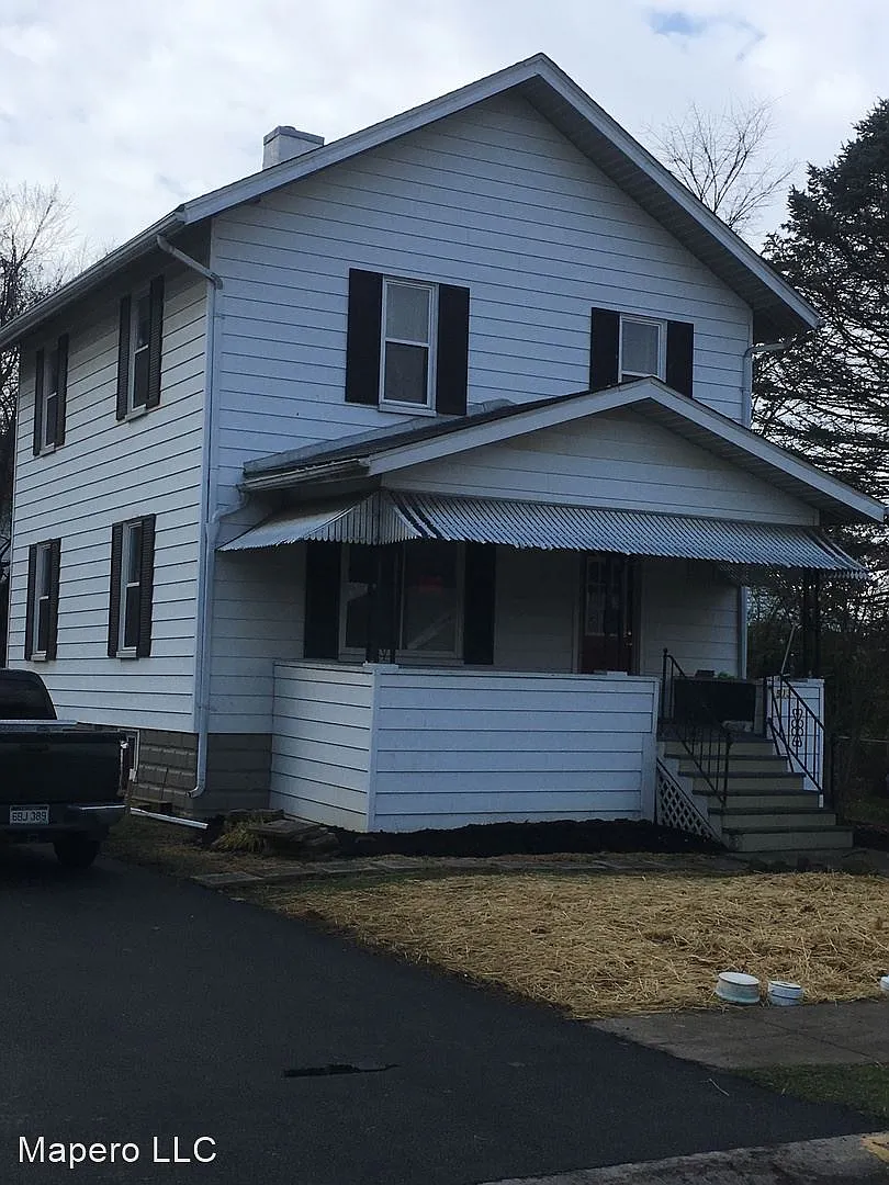913 Dudley St photo 1