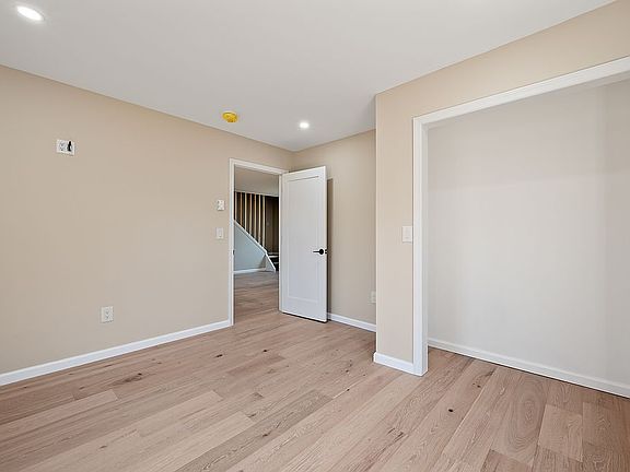 5th image of 27 Riverside Rd