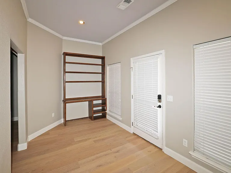 7501 Continental Pkwy — Photo 22