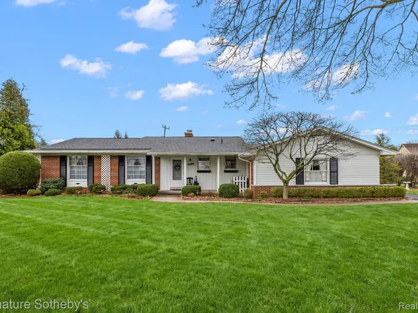 28868 Lorikay St, Farmington Hills, MI 48334