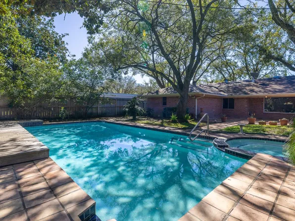 5238 Loch Lomond Dr, Houston, TX 77096