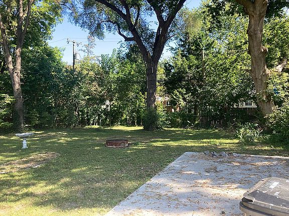 4th image of 23460 Rosewood Ave