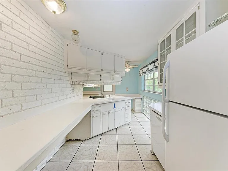 1827 Alta Vista St — Photo 12
